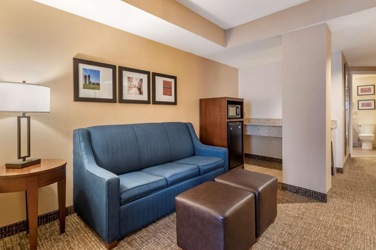 Comfort Suites Downtown Carlisle Buitenkant foto