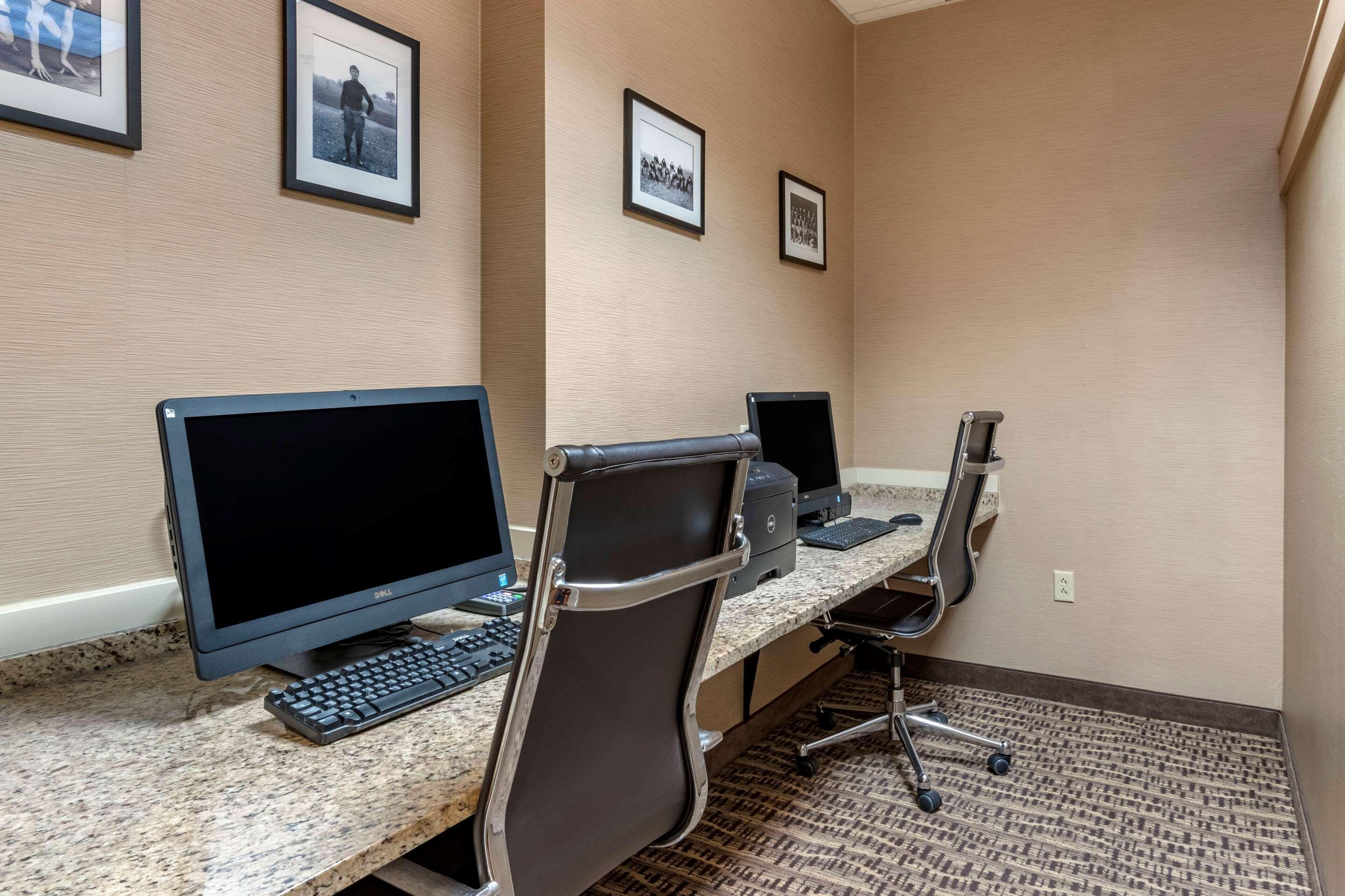 Comfort Suites Downtown Carlisle Buitenkant foto