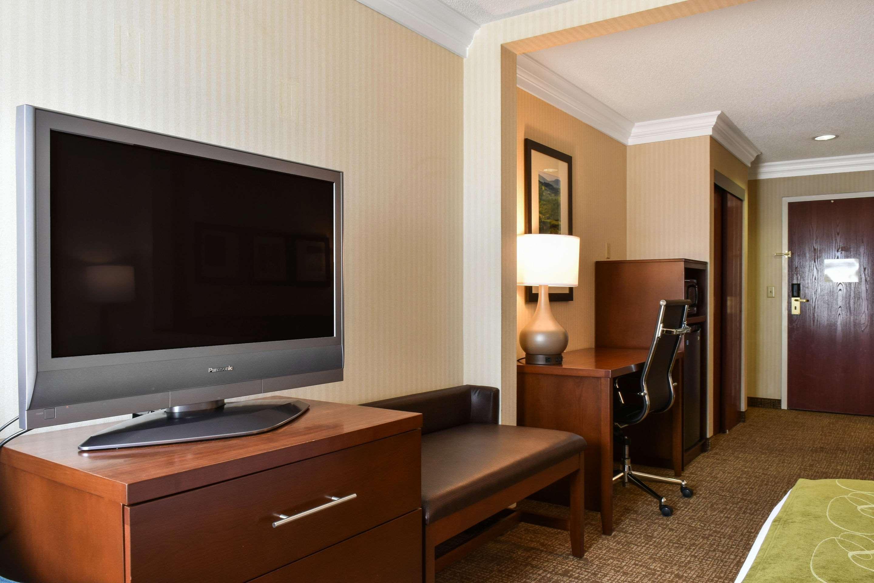Comfort Suites Downtown Carlisle Buitenkant foto
