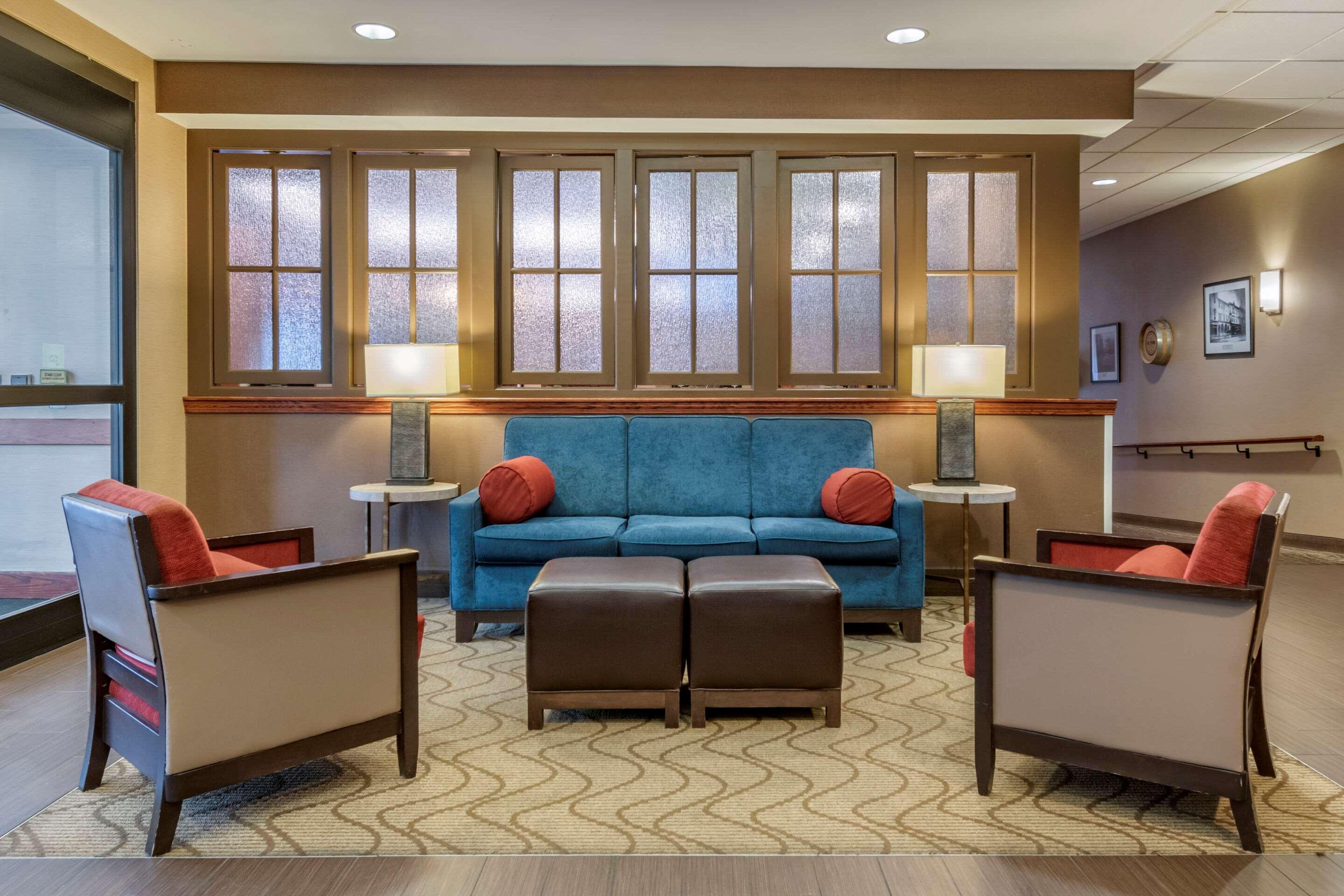 Comfort Suites Downtown Carlisle Buitenkant foto