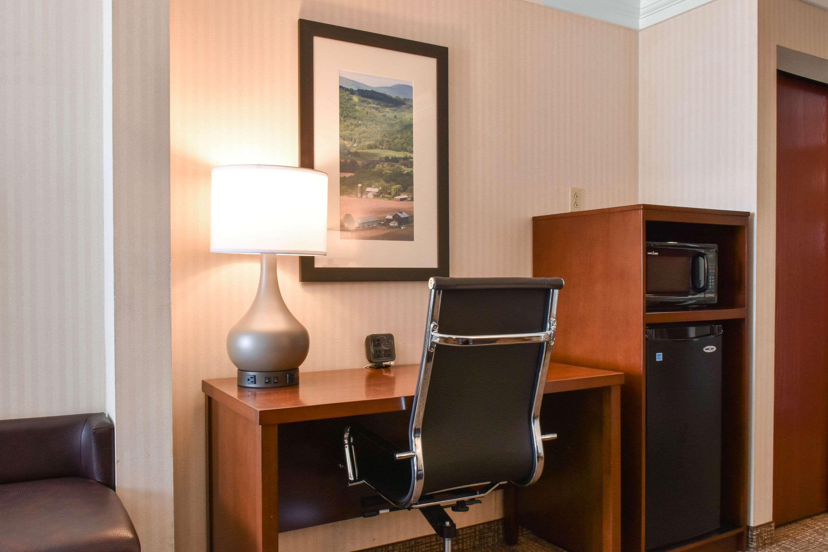 Comfort Suites Downtown Carlisle Buitenkant foto